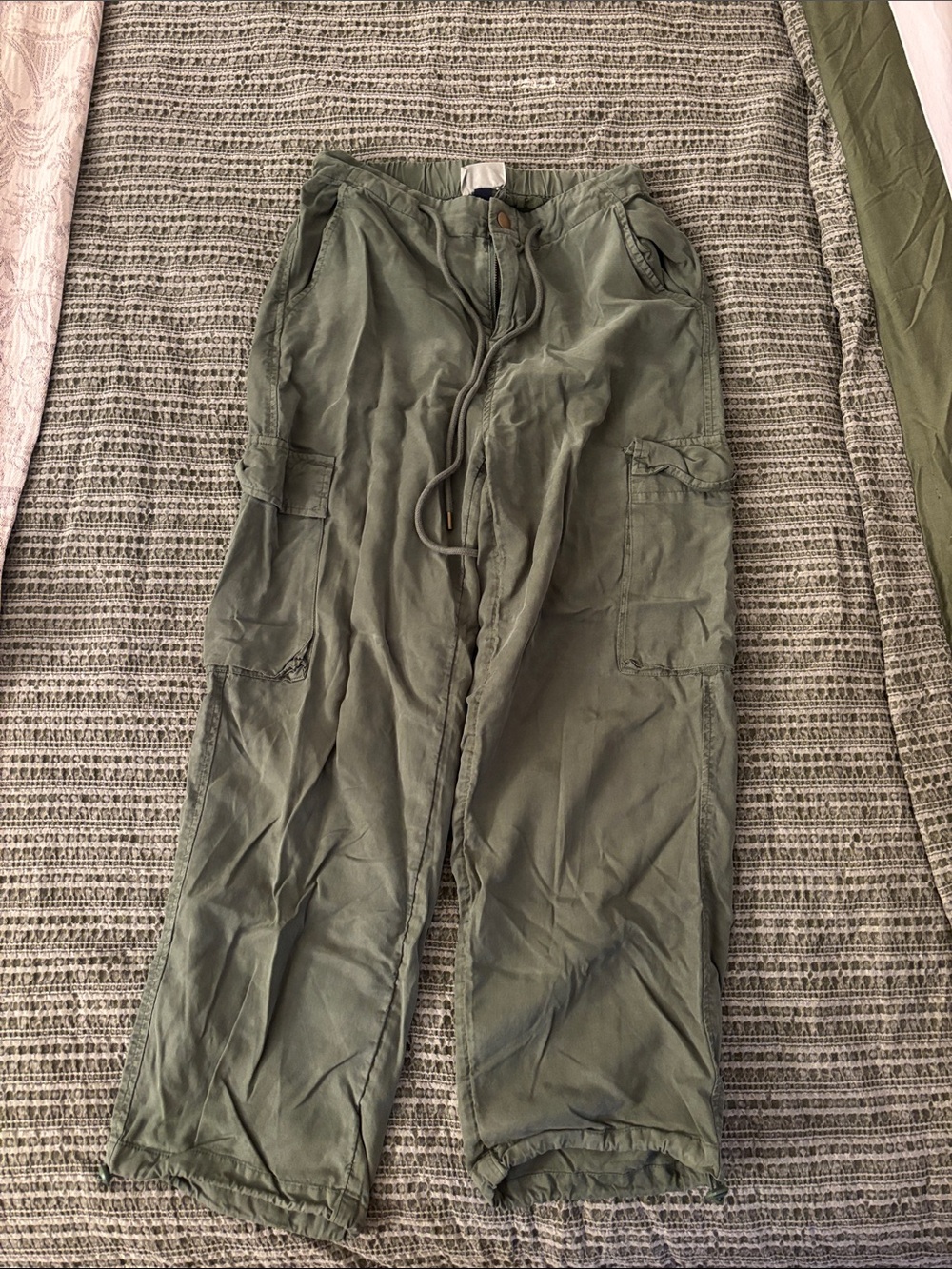 Universal Thread Olive Green Cargo Pants with Drawstring Waist